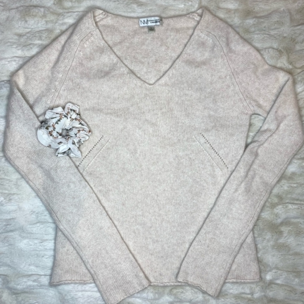Neiman Marcus 100% Cashmere V Neck Sweater